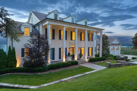 802 W Brow Rd, Lookout Mountain, TN 37350