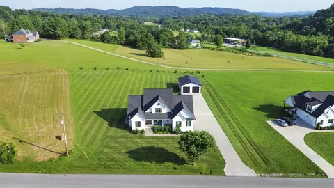 114 Awesome Ave, Cottontown, TN 37048