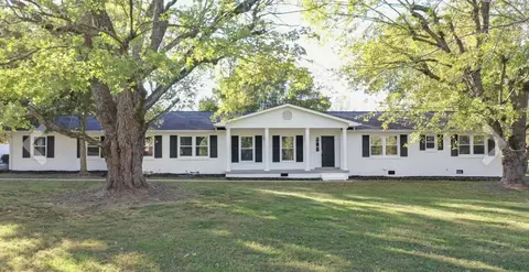 1409 Country Club Dr, Tullahoma, TN 37388