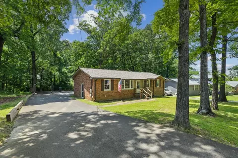 Exterior - 101 Burnett Rd, Dickson, TN 37055 photo 2 of 3