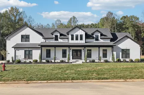 1320 Reda Dr, Clarksville, TN 37042