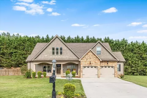 55 E Acorn Dr, Rock Spring, GA 30739