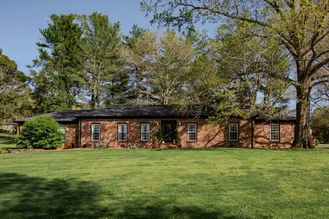 2212 Oakwood Dr E, Franklin, TN 37064