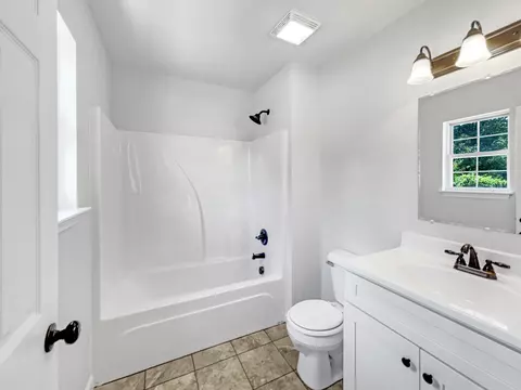 Bath - 147 Greystone Dr, Springfield, TN 37172 photo 2 of 2
