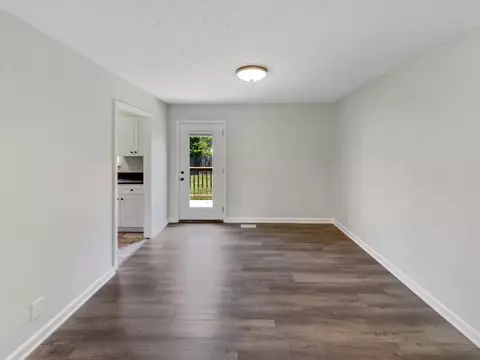Living - 147 Greystone Dr, Springfield, TN 37172 photo 3 of 4