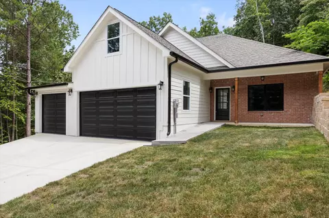 6512 Flagstone Dr, Ooltewah, TN 37363