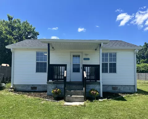 1045 NE Hawk St, Cleveland, TN 37311