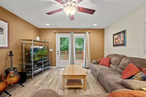 Living - 414 Grace St, Springfield, TN 37172 photo 1 of 2