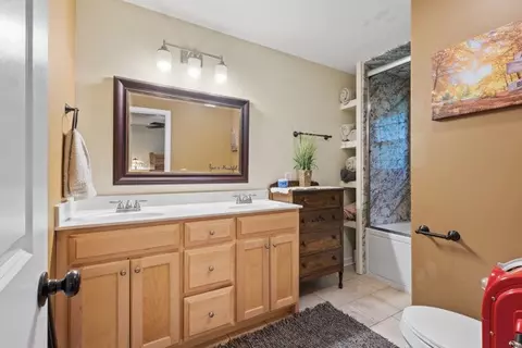 Bath - 414 Grace St, Springfield, TN 37172 photo 1 of 2