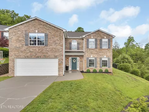 2504 Forest Valley Ln, Knoxville, TN 37931