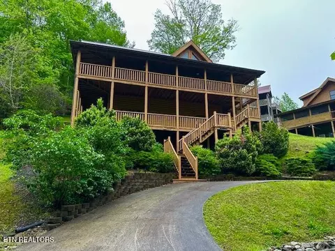 144 Poplar Creek Ct, Caryville, TN 37714