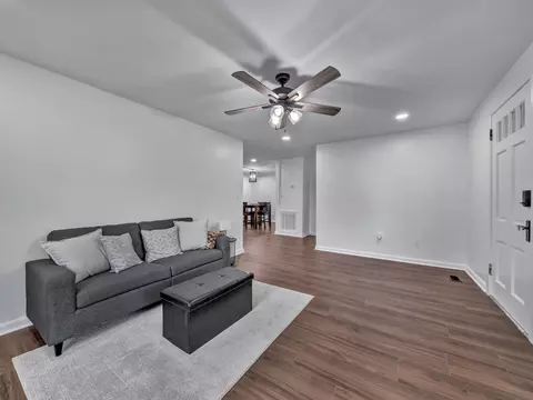 Living - 242 Long St E, Mcewen, TN 37101 photo 2 of 5