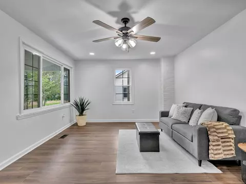 Living - 242 Long St E, Mcewen, TN 37101 photo 1 of 5