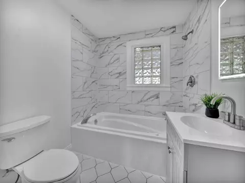 Bath - 242 Long St E, Mcewen, TN 37101 photo 3 of 4