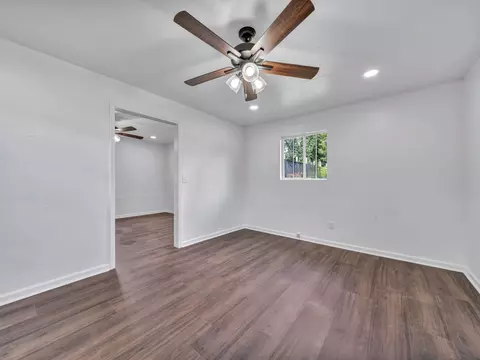 Living - 242 Long St E, Mcewen, TN 37101 photo 4 of 5