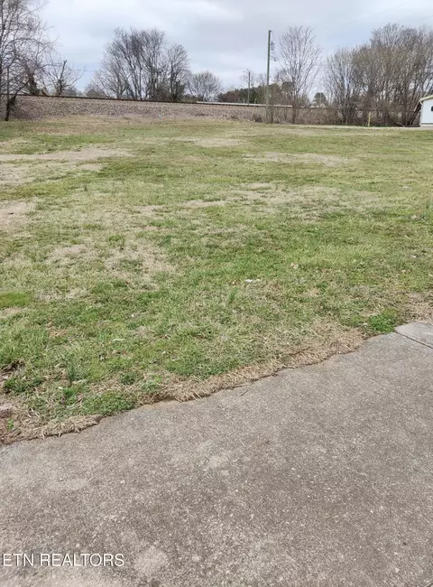 840 Mulberry St, Loudon, TN 37774