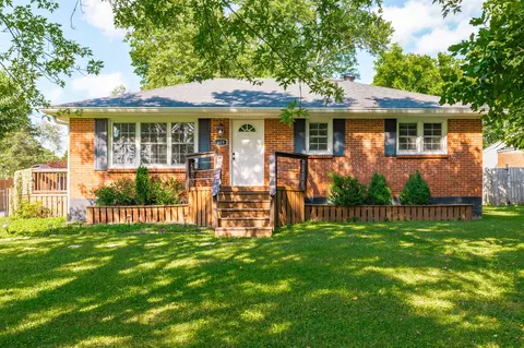 609 Draughon Dr, Greenbrier, TN 37073