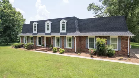 1048 Lakeshore Dr, Gallatin, TN 37066
