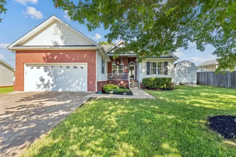 1902 Vicksburg Cir, Columbia, TN 38401