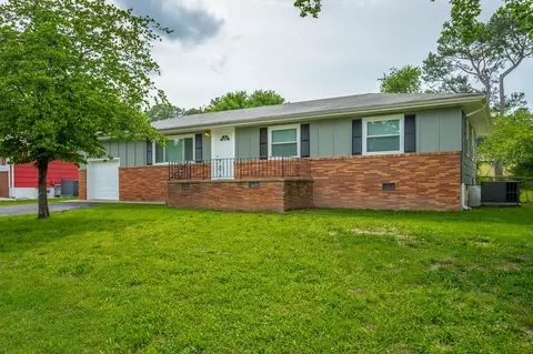 827 Woodmore Cir, Chattanooga, TN 37411