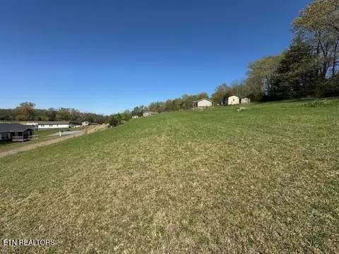 90 Siesta Dr, Newport, TN 37821