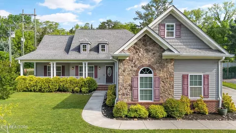 105 Cascade Ln, Oak Ridge, TN 37830