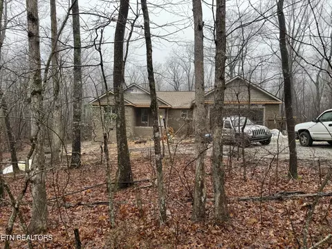 1708 Huckleberry Rd, Monterey, TN 38574