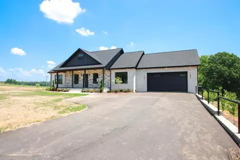 14165 Old Kentucky Rd, Sparta, TN 38583