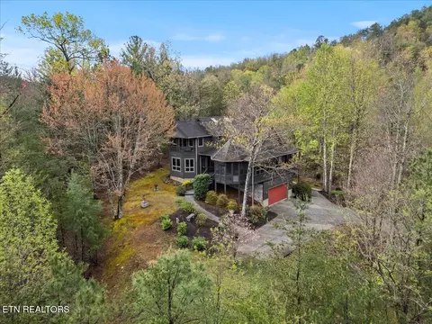 Exterior - 802 Stonegate Way, Townsend, TN 37882 photo 1 of 7