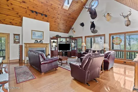 Living - 802 Stonegate Way, Townsend, TN 37882 photo 4 of 4
