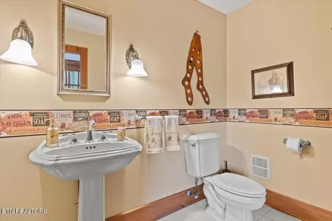 Bath - 802 Stonegate Way, Townsend, TN 37882 photo 4 of 6
