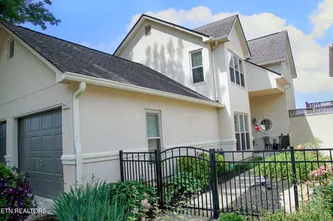 3417 Commodore Pt, Knoxville, TN 37922