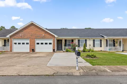 548 Flagstone Dr, Rossville, GA 30741