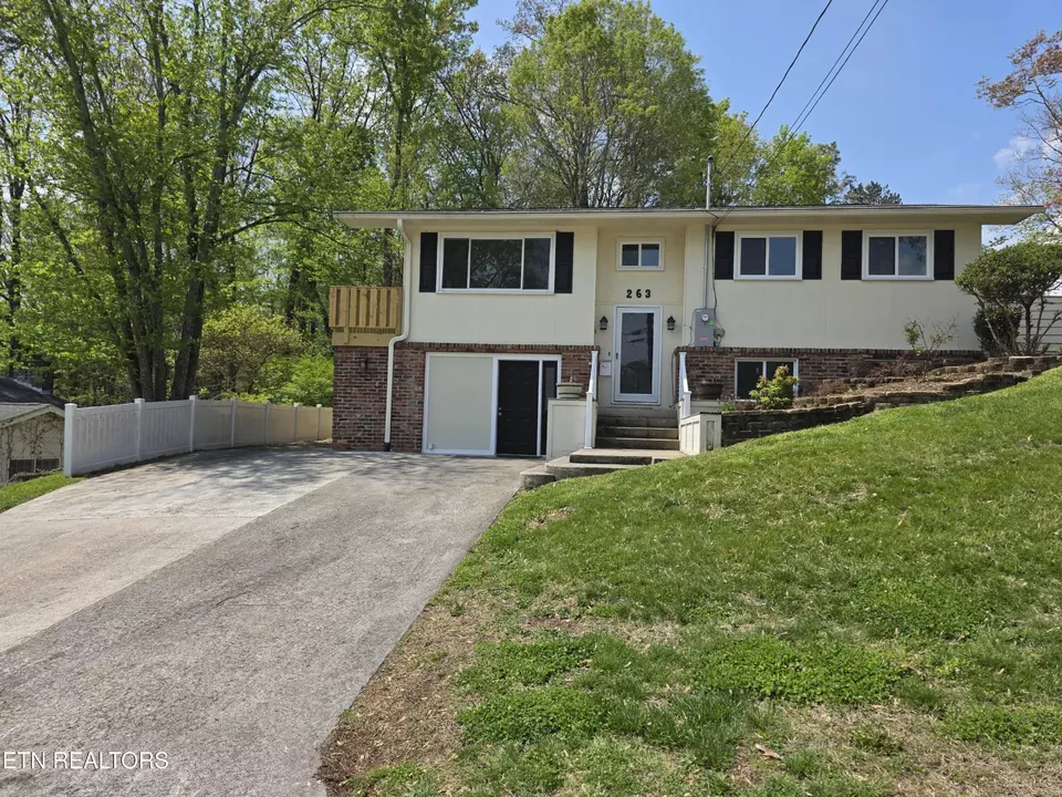  263 Iroquois Rd, Oak Ridge, TN 37830 photo 2