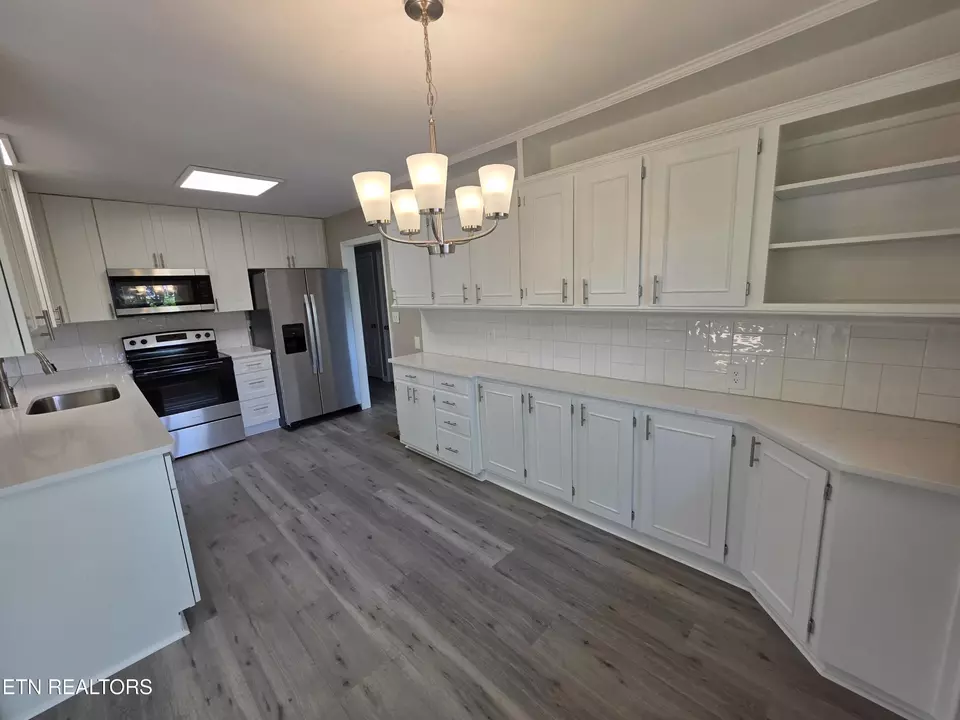  263 Iroquois Rd, Oak Ridge, TN 37830 photo 3