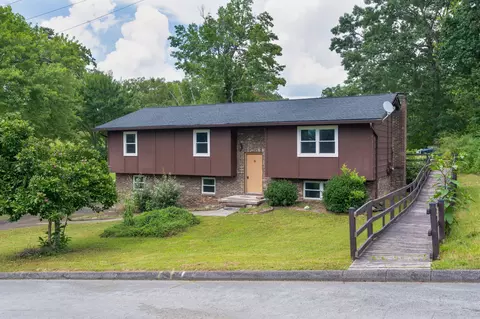 8212 Thornwood Dr, Hixson, TN 37343
