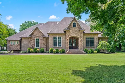 2976 Rossview Rd, Clarksville, TN 37043