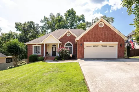 1118 Harbor Point Dr, Soddy Daisy, TN 37379