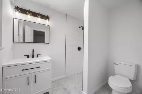 Bath - 1701 Talbott Kansas Rd, Talbott, TN 37877 photo 2 of 3