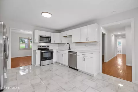 Kitchen - 1701 Talbott Kansas Rd, Talbott, TN 37877 photo 2 of 3
