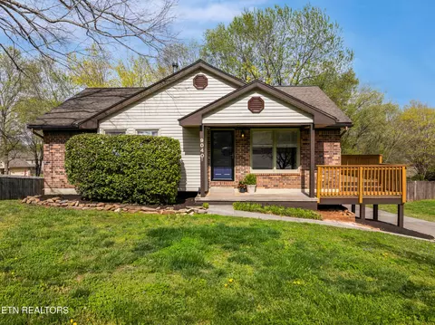 9040 Highbridge Dr, Knoxville, TN 37922