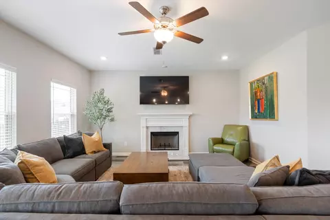 Living - 509 Eagleview Dr, Eagleville, TN 37060 photo 1 of 2