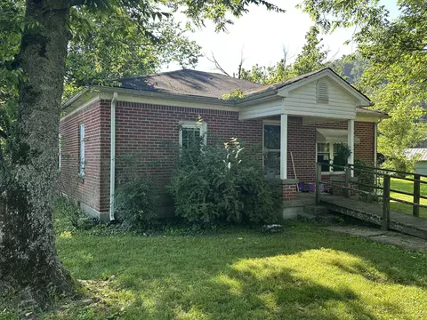 4 Price Ln, Pleasant Shade, TN 37145