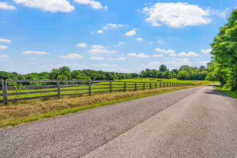 2 Jim Read Rd, Ashland City, TN 37015