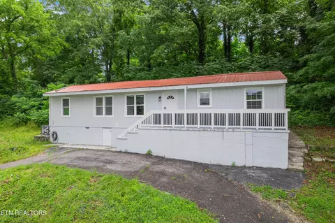 409 S Indiana Ave, La Follette, TN 37766