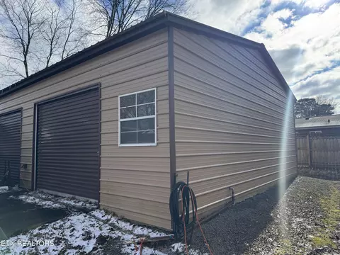145 Park Dr, Maryville, TN 37804