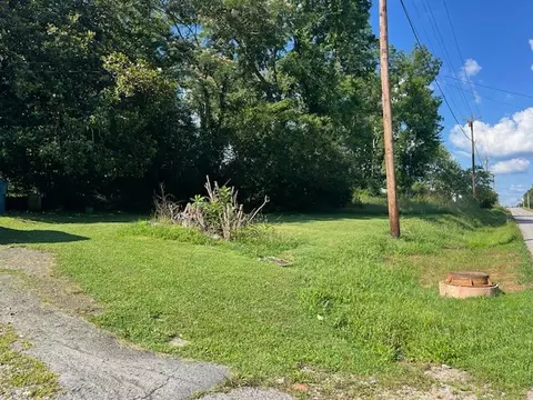 Exterior - 512 Main St, Baxter, TN 38544 photo 2 of 13