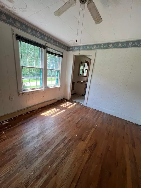 Bedroom - 512 Main St, Baxter, TN 38544 photo 2 of 2