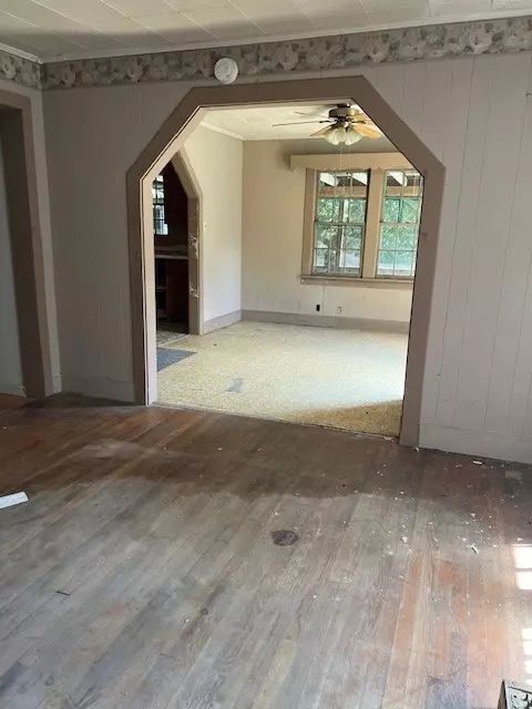 Living - 512 Main St, Baxter, TN 38544 photo 1 of 2