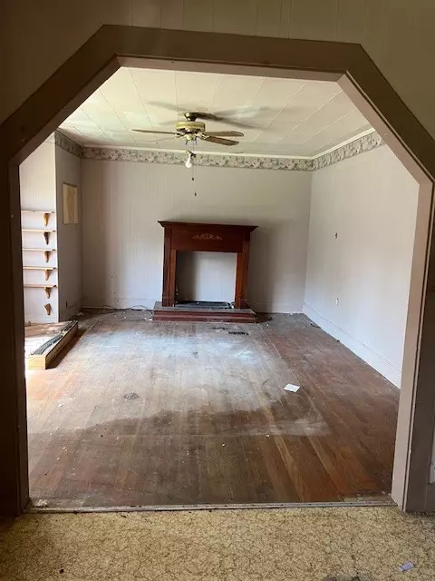 Living - 512 Main St, Baxter, TN 38544 photo 2 of 2